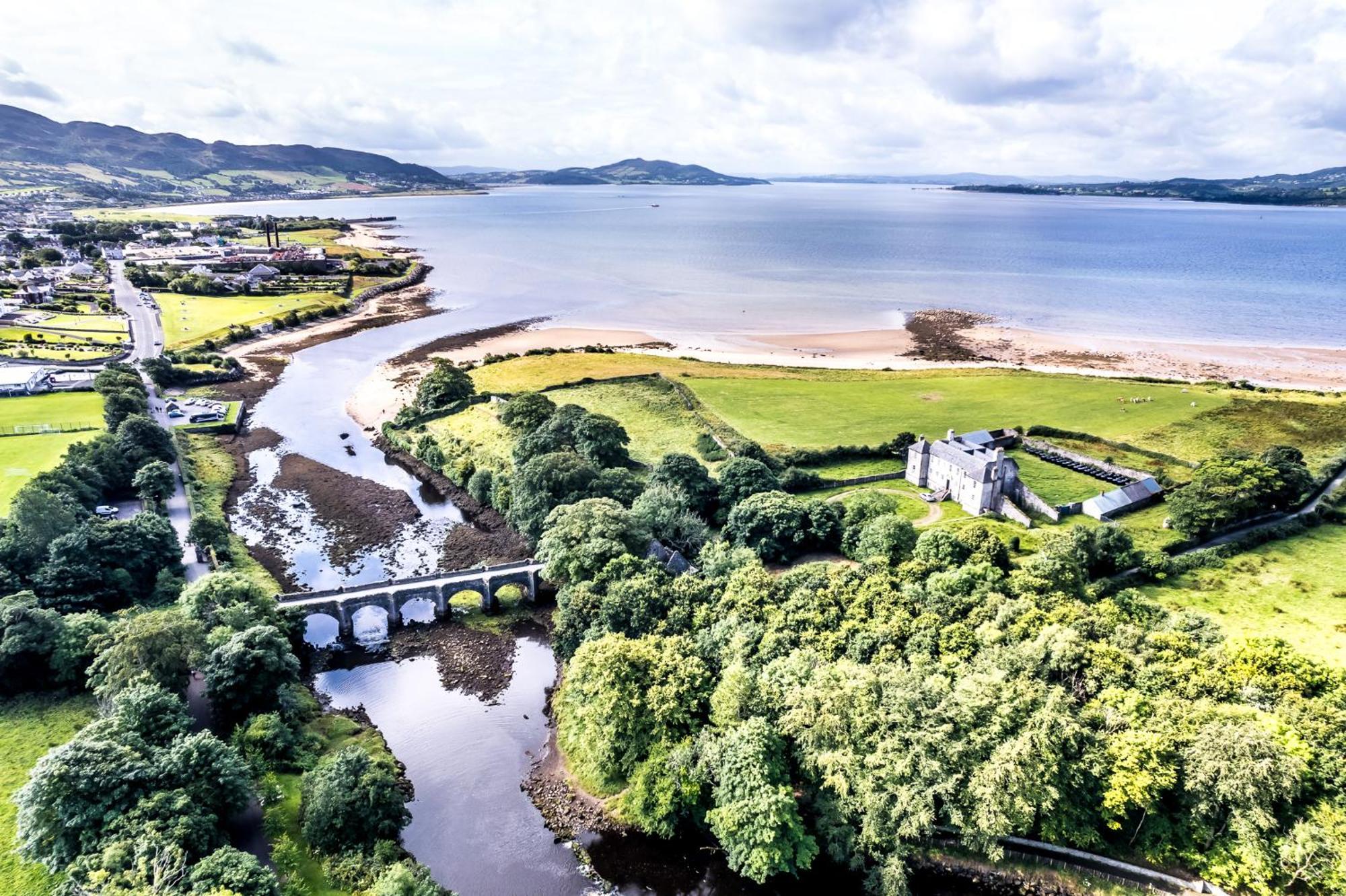 The Harbour Inn Buncrana Bagian luar foto