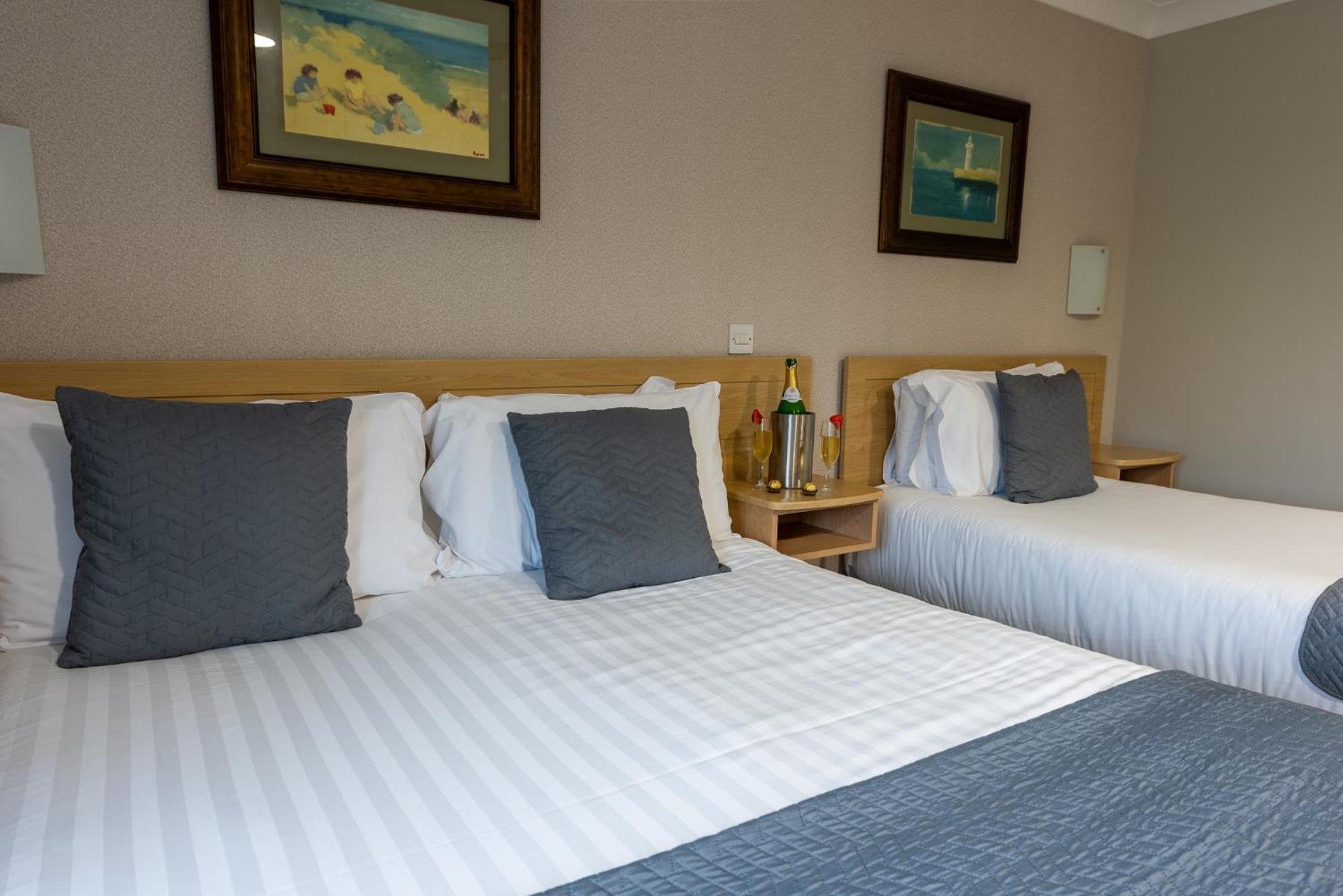 The Harbour Inn Buncrana Bagian luar foto